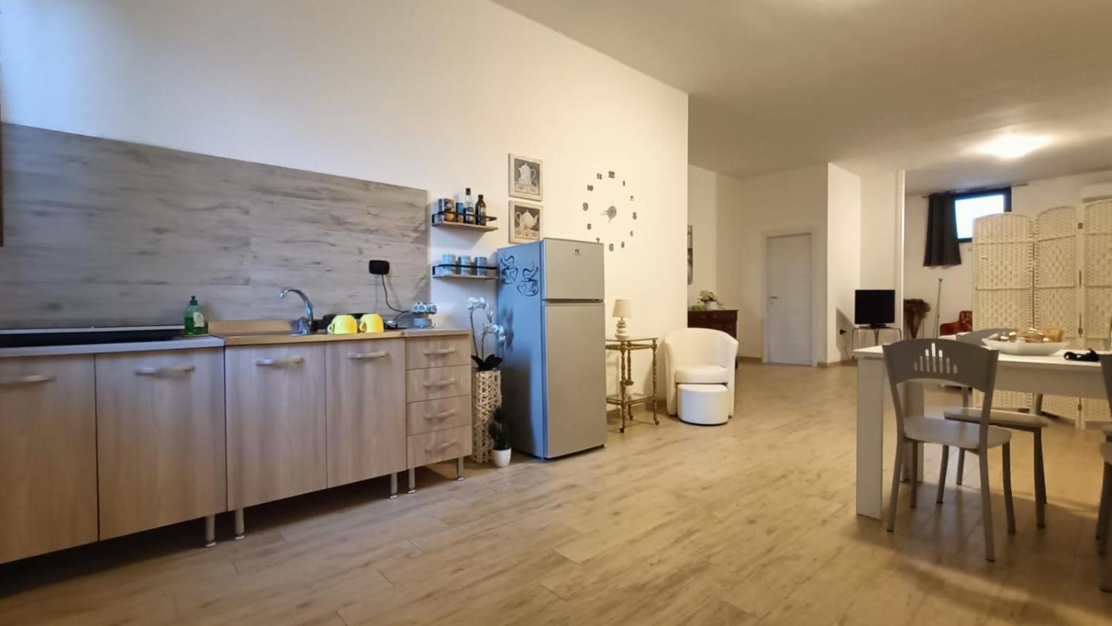 Intero Alloggio, Binario 18 Brindisi Bagian luar foto